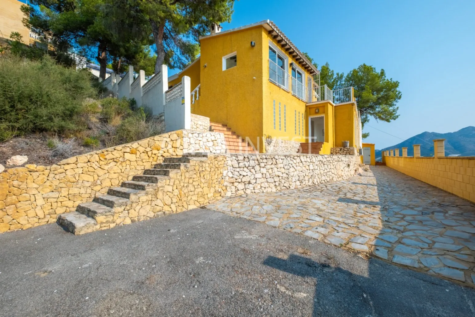 Charming Mediterranean Villa with Sea Views and Space to Enjoy
