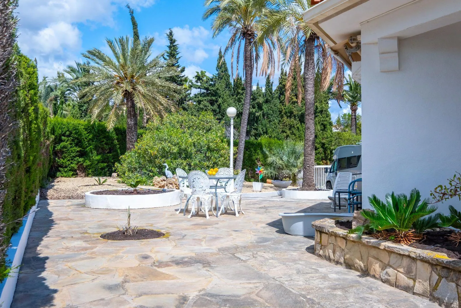 Single-storey villa in Alfaz del Pi: spaciousness, privacy, and heated pool