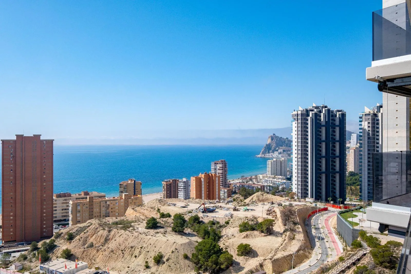 Bright modern apartment with views of the Mediterranean in Benidorm