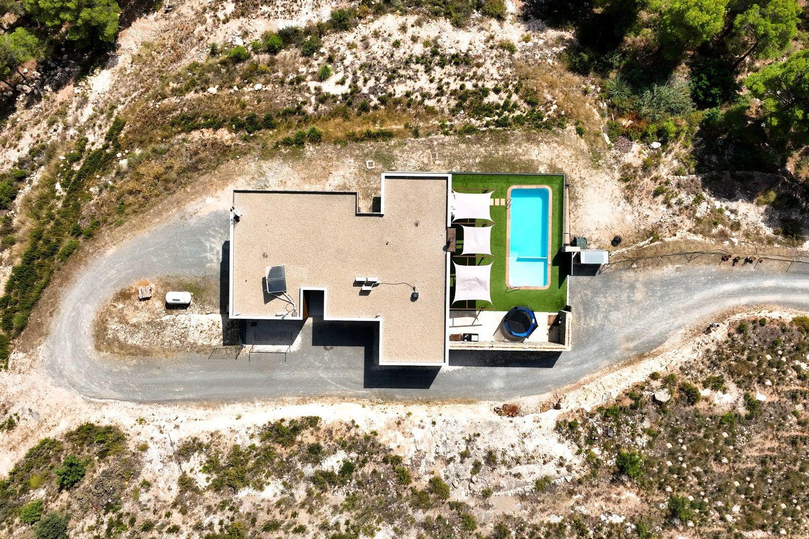 Exceptional villa in a unique setting with open views to the Mediterranean Sea and the bay of Altea.