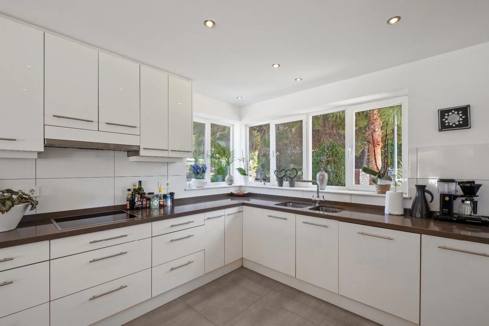 Exclusive Independent Villa with Panoramic Views, Private Pool and Outdoor Kitchen in Albir