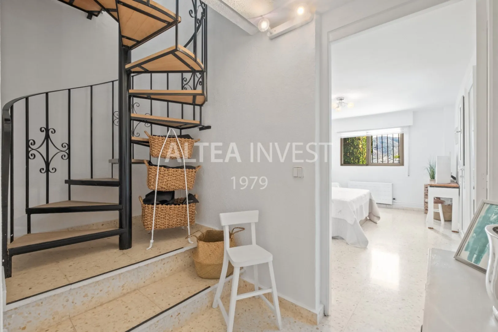 Exclusive Mediterranean-Style Chalet in El Planet
