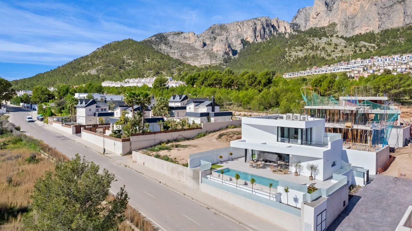 Contemporary newly built villas surrounded by mountains in Polop de la Marina.