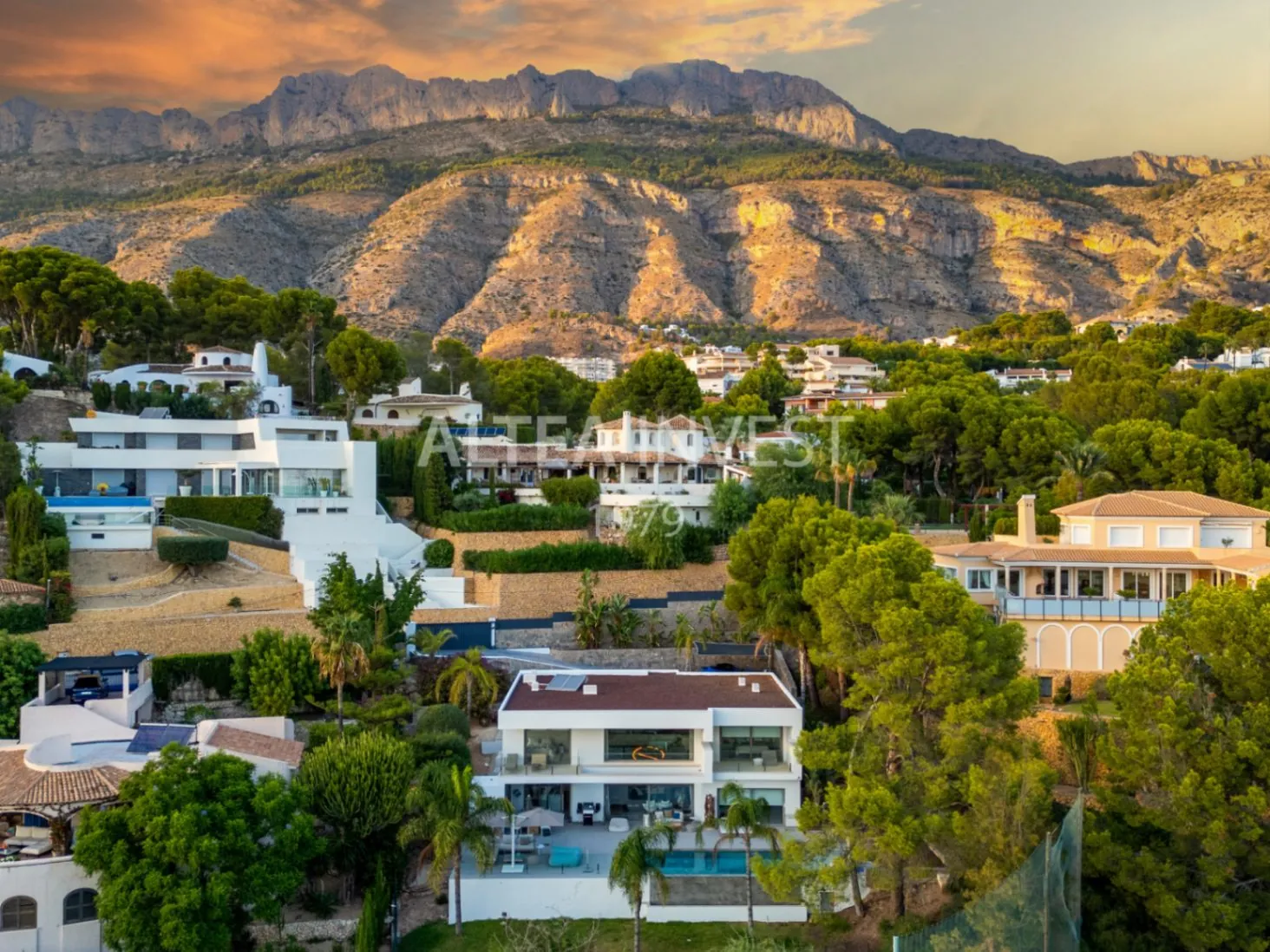1345 - Altea La Vella, luxury by the golf: modern villa with infinity pool and premium finishes