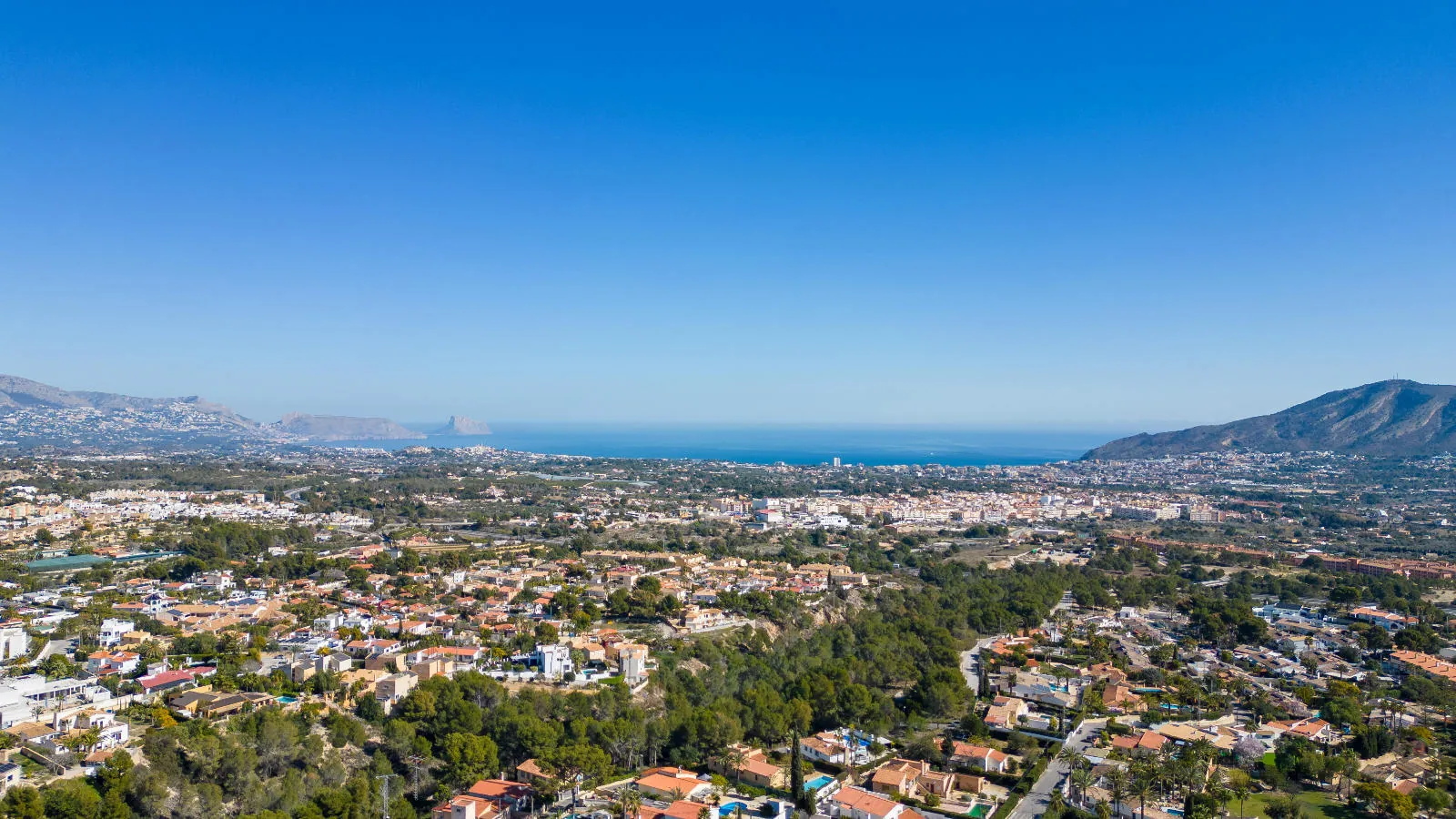 Elegant Mediterranean Villa with Guest House in La Nucia