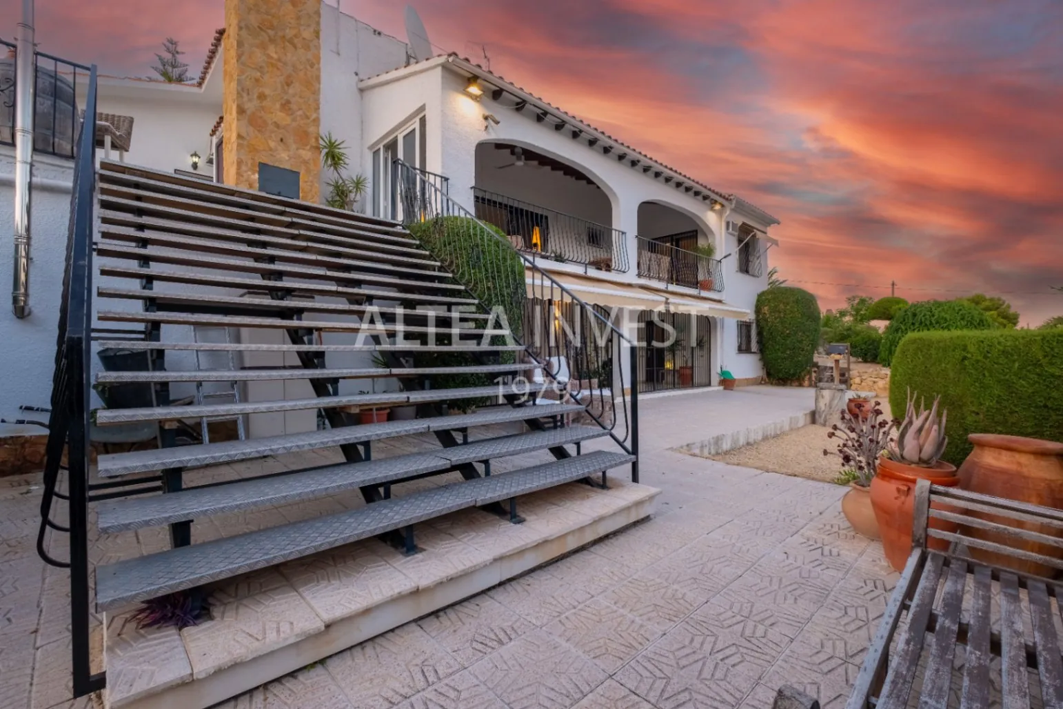 Exclusive Mediterranean-Style Chalet in El Planet