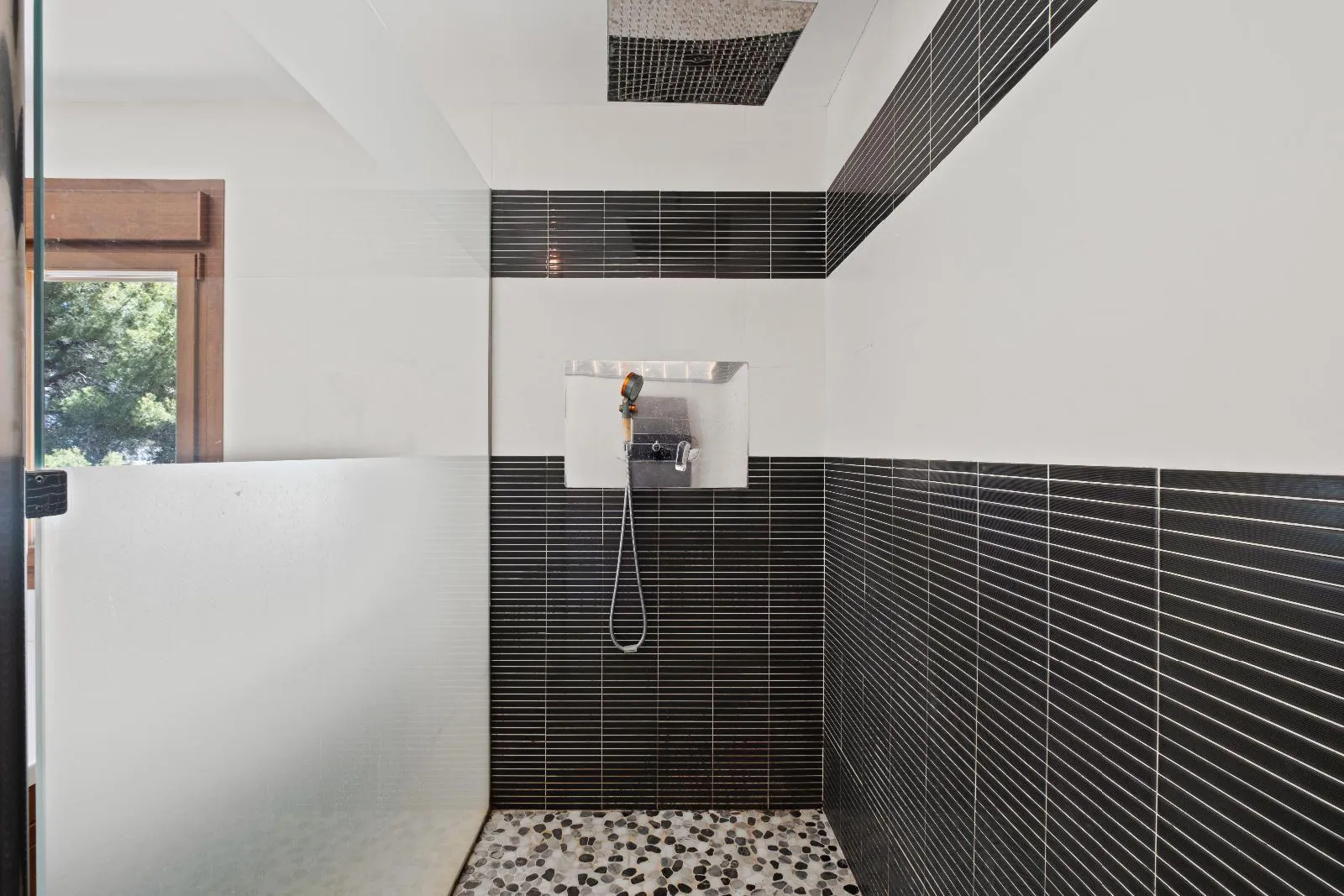 A villa designed for enjoyment: spaciousness, comfort, and privacy