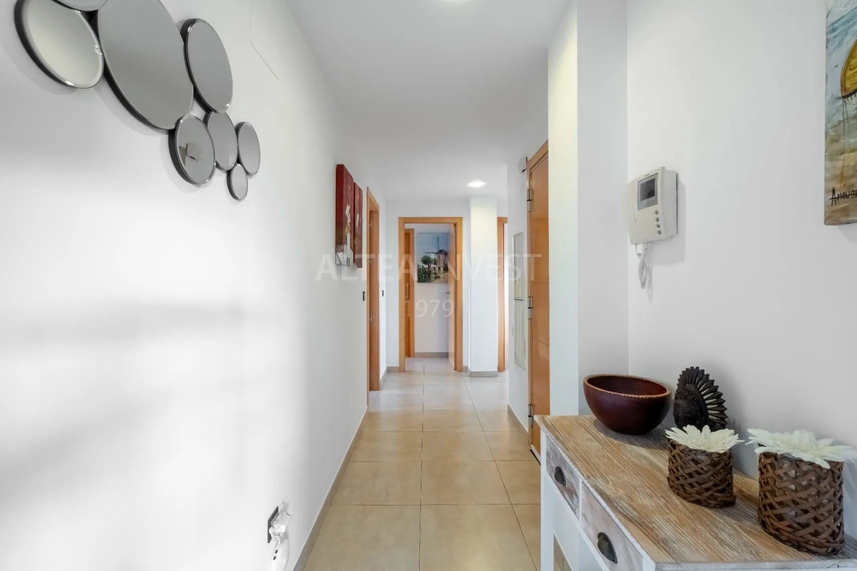 Penthouse with a large private terrace in Albir: comfort, light, and panoramic views.
