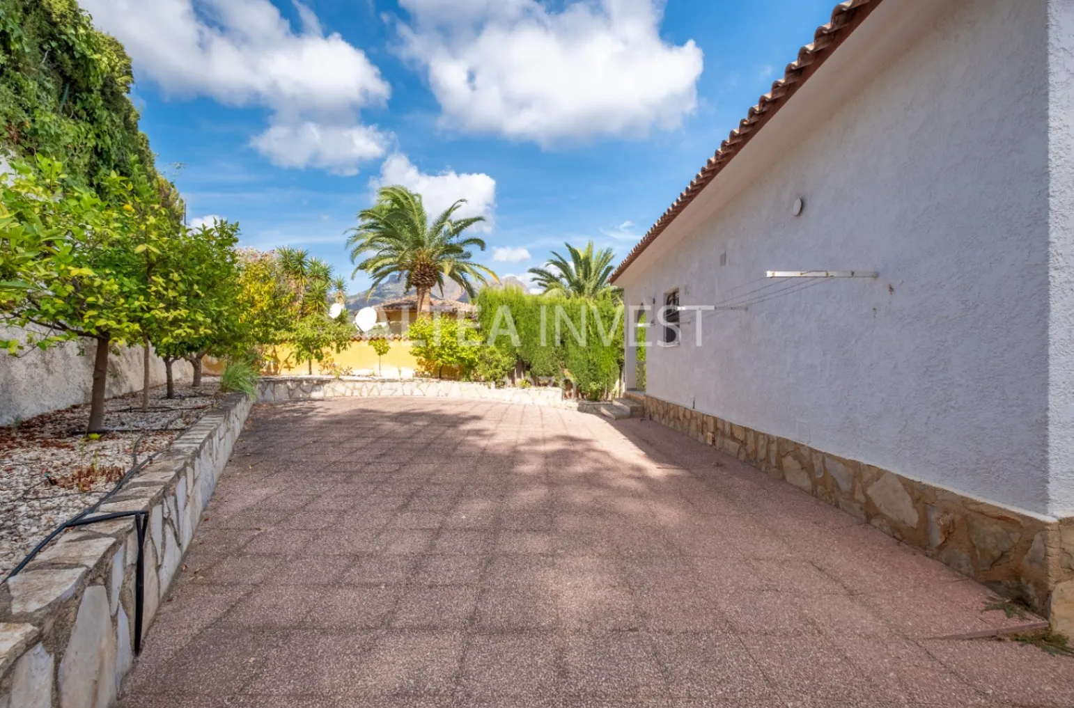 Spectacular villa completely renovated with stunning views of the Mediterranean Sea.