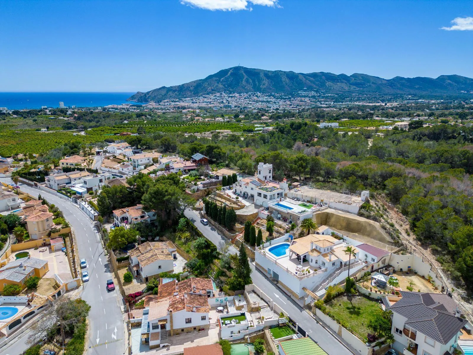 Completely renovated villa in Alfaz del Pi: sea and mountain views