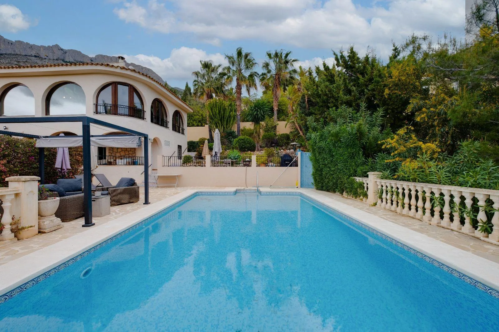 Independent villa surrounded by nature