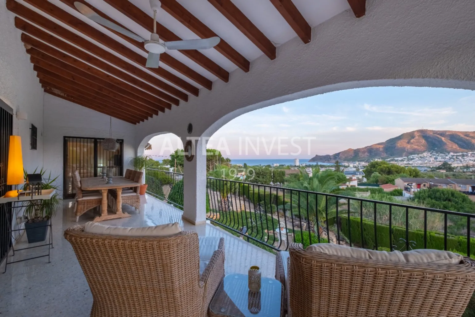 Exclusive Mediterranean-Style Chalet in El Planet