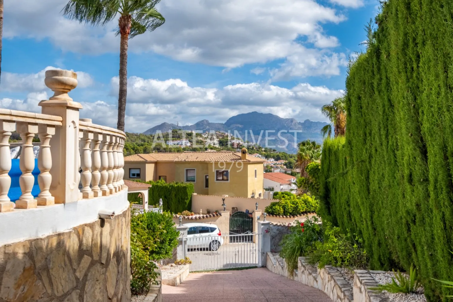 Spectacular villa completely renovated with stunning views of the Mediterranean Sea.