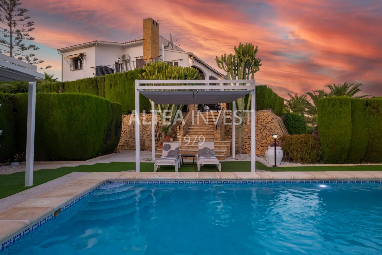 Exclusive Mediterranean-Style Chalet in El Planet