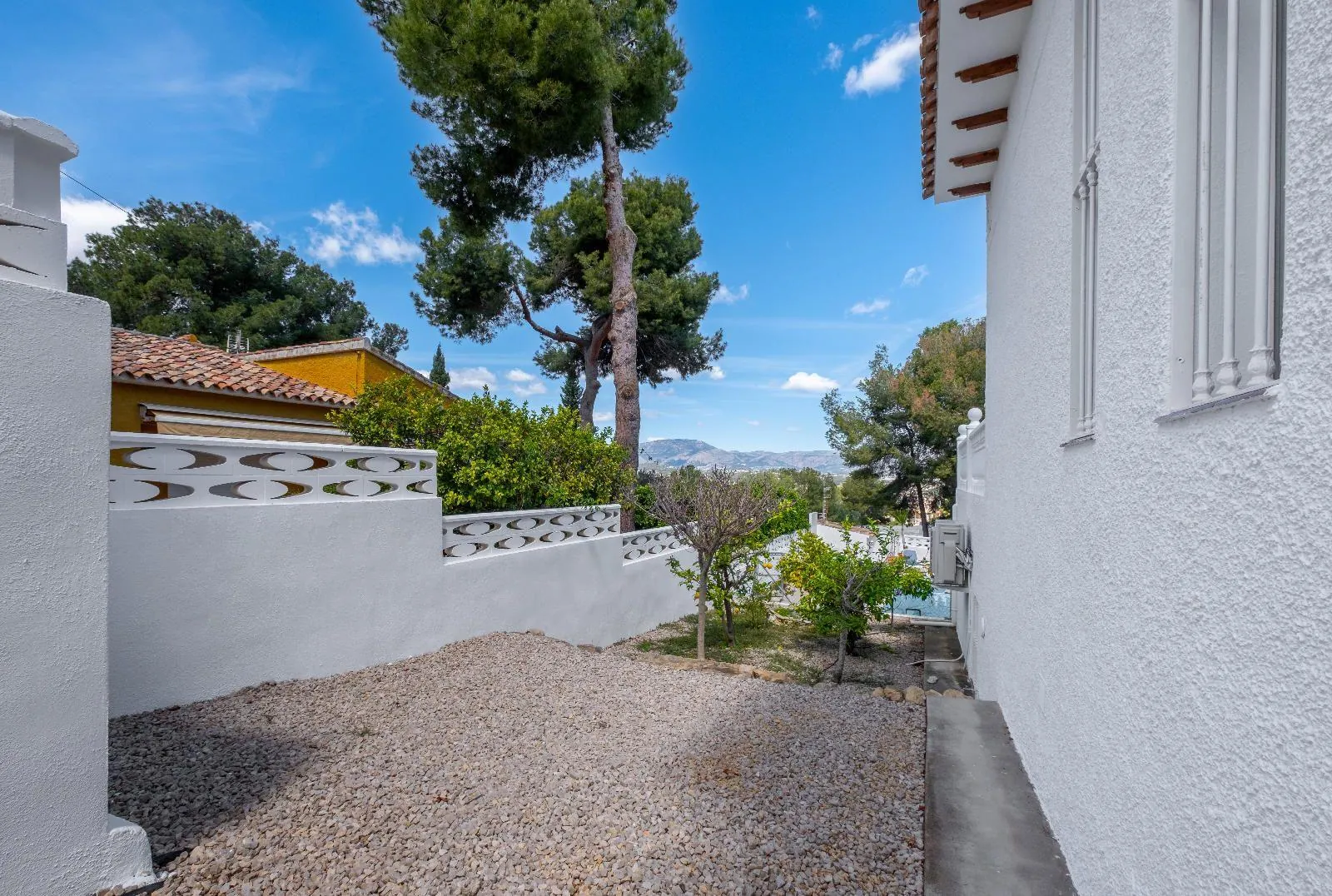 Exclusive Independent Villa with Panoramic Views, Private Pool and Outdoor Kitchen in Albir
