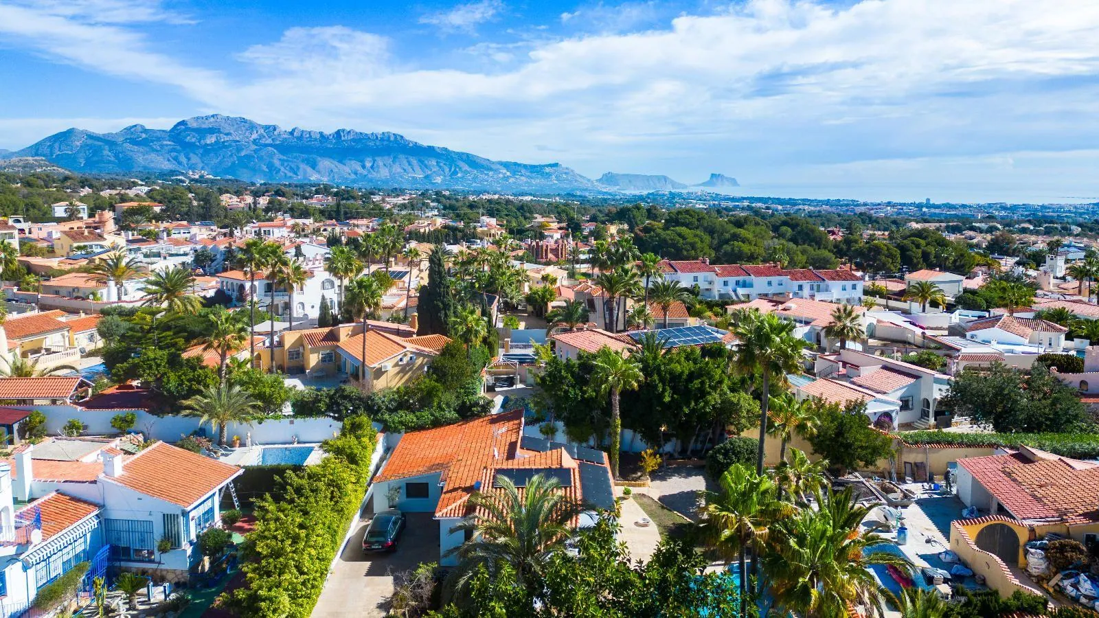 Charming Villa with Sea and Mountain Views in La Nucia