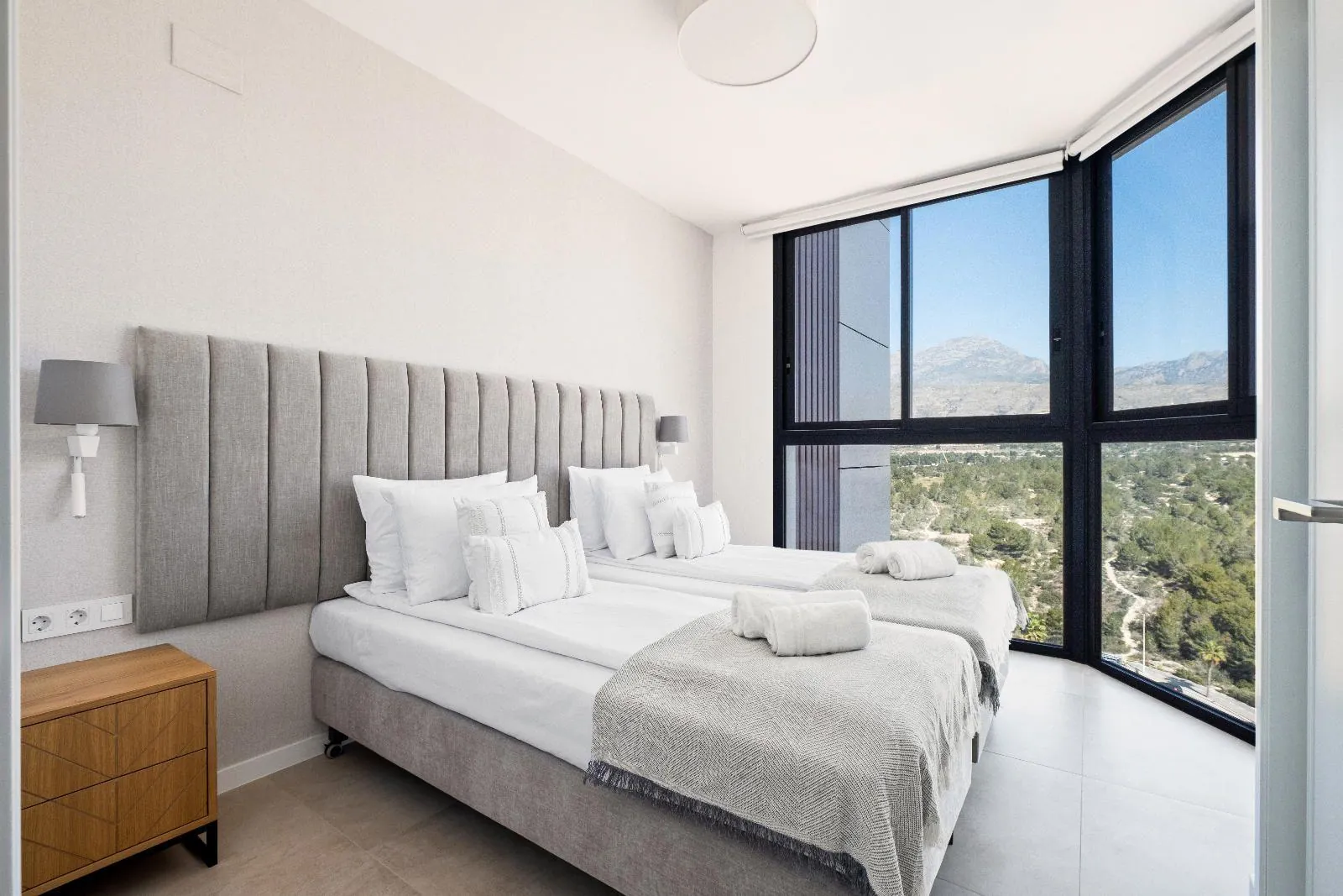 Elegant new build home with sea views in Benidorm
