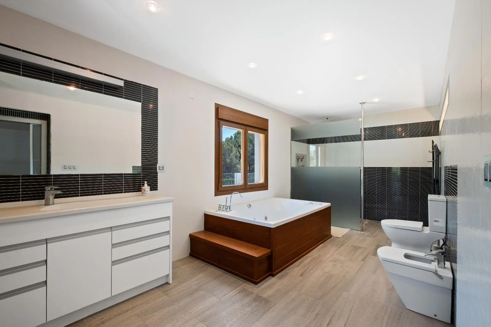 A villa designed for enjoyment: spaciousness, comfort, and privacy