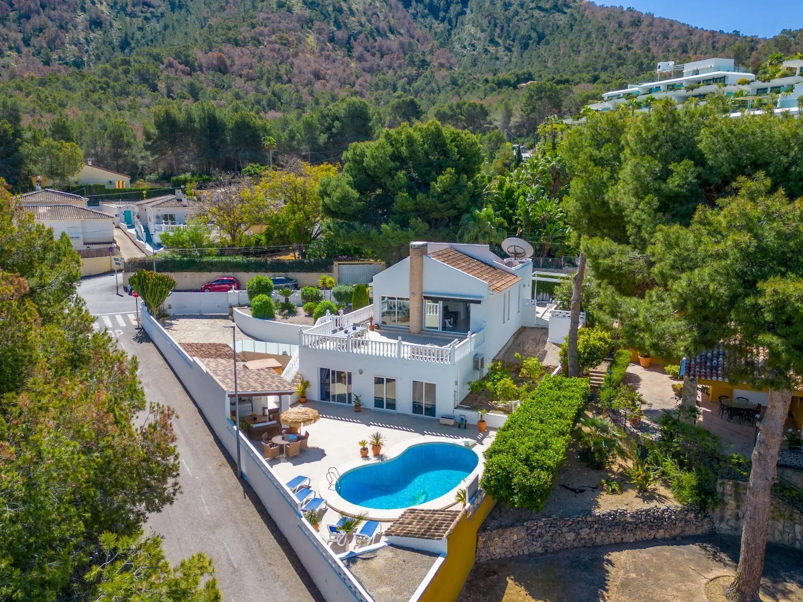Exclusive Independent Villa with Panoramic Views, Private Pool and Outdoor Kitchen in Albir