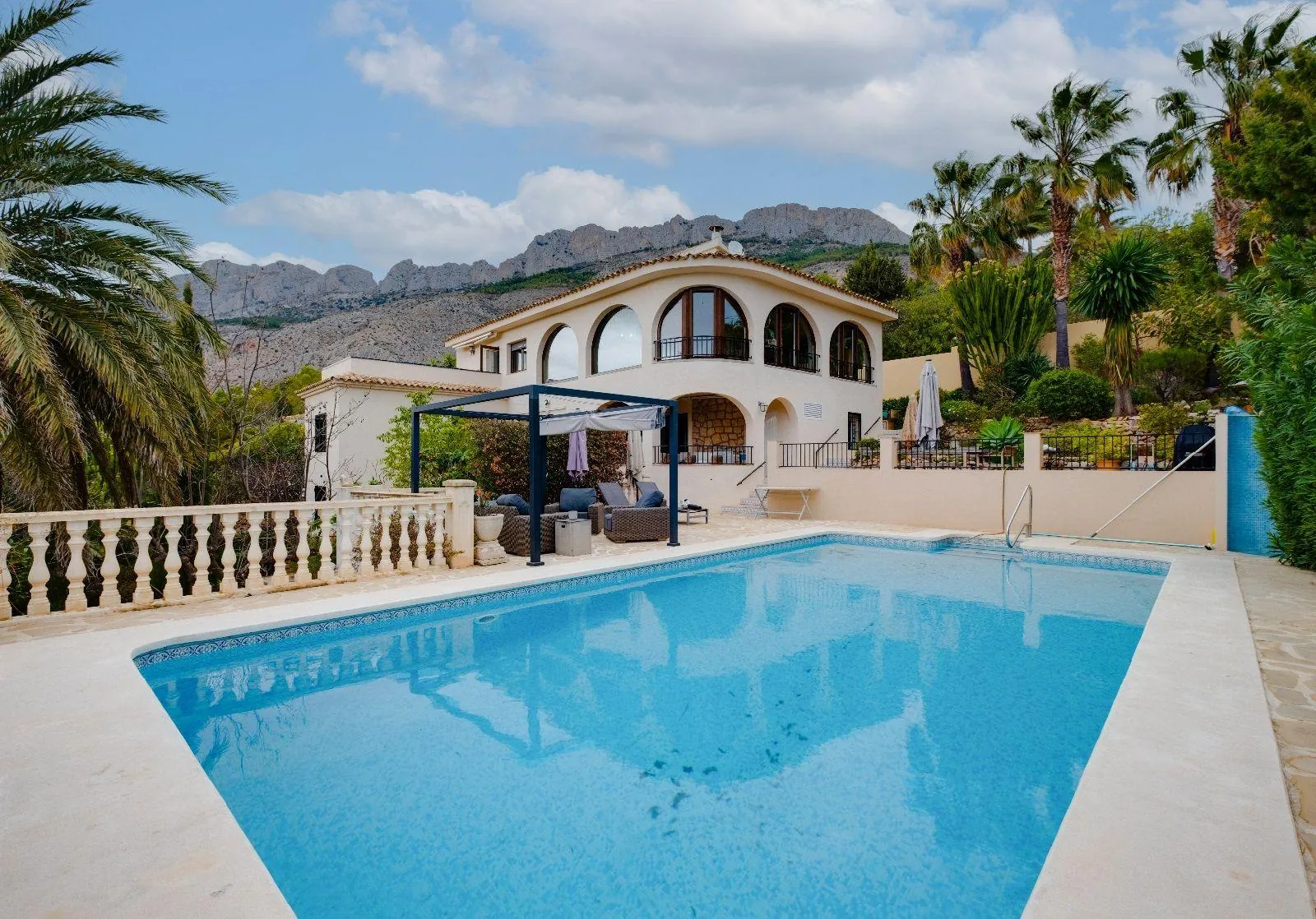 Independent villa surrounded by nature