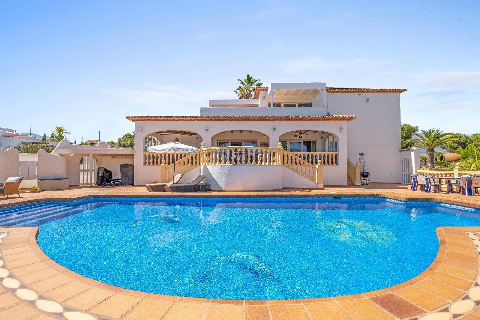 1311 - Elegant Mediterranean Villa with Large Plot and Panoramic Sea Views