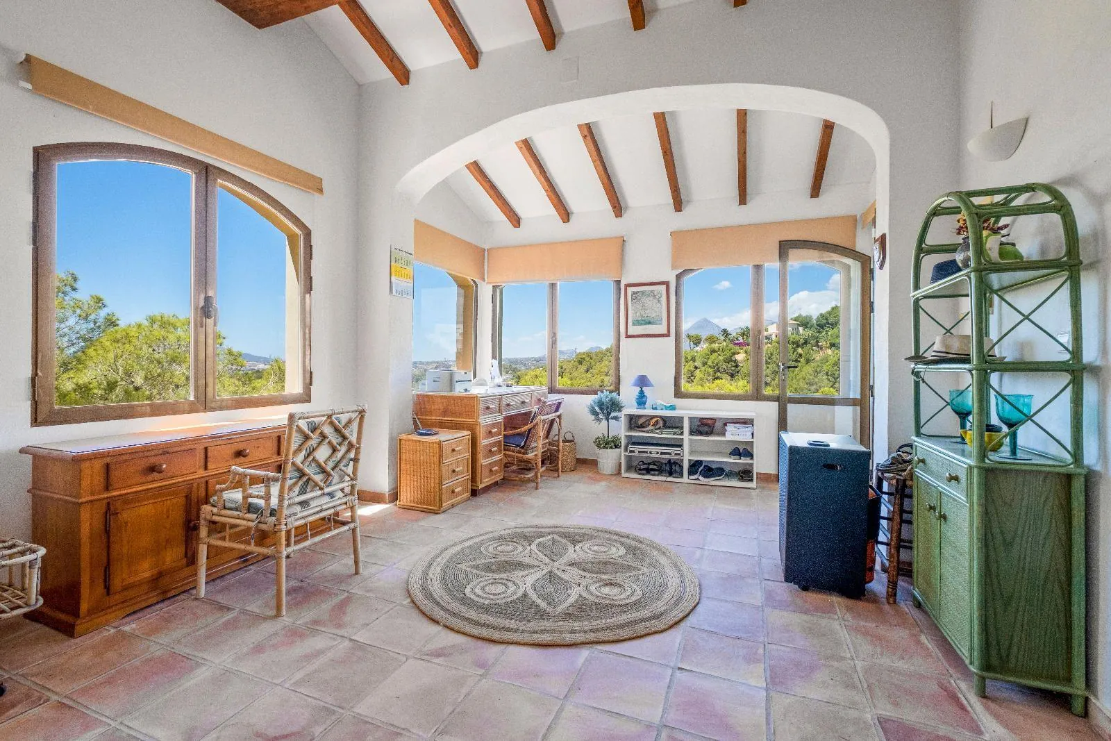 Cosy Mediterranean style villa with open views over the bay of Altea.