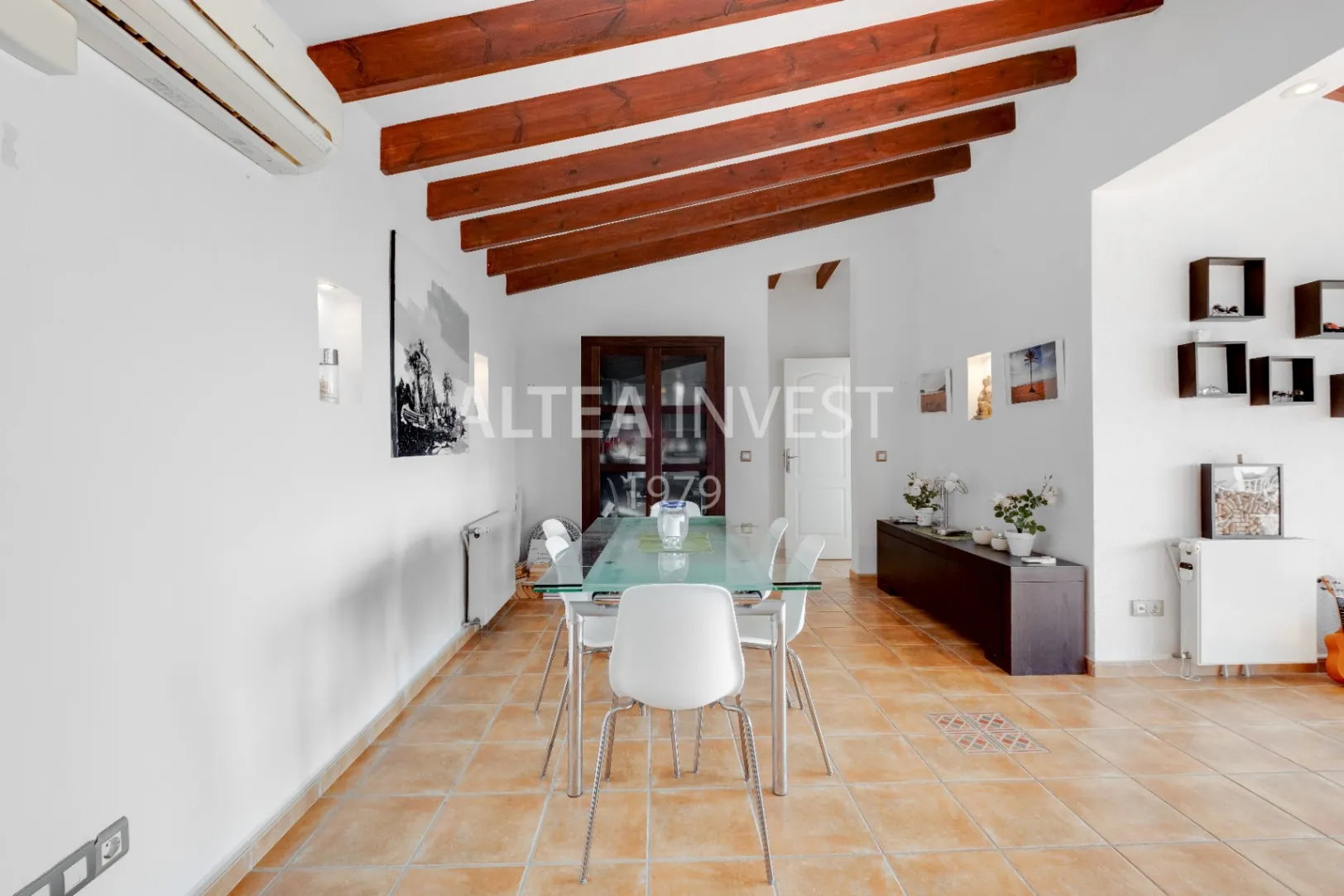 Charming Mediterranean Villa with Sea Views and Space to Enjoy