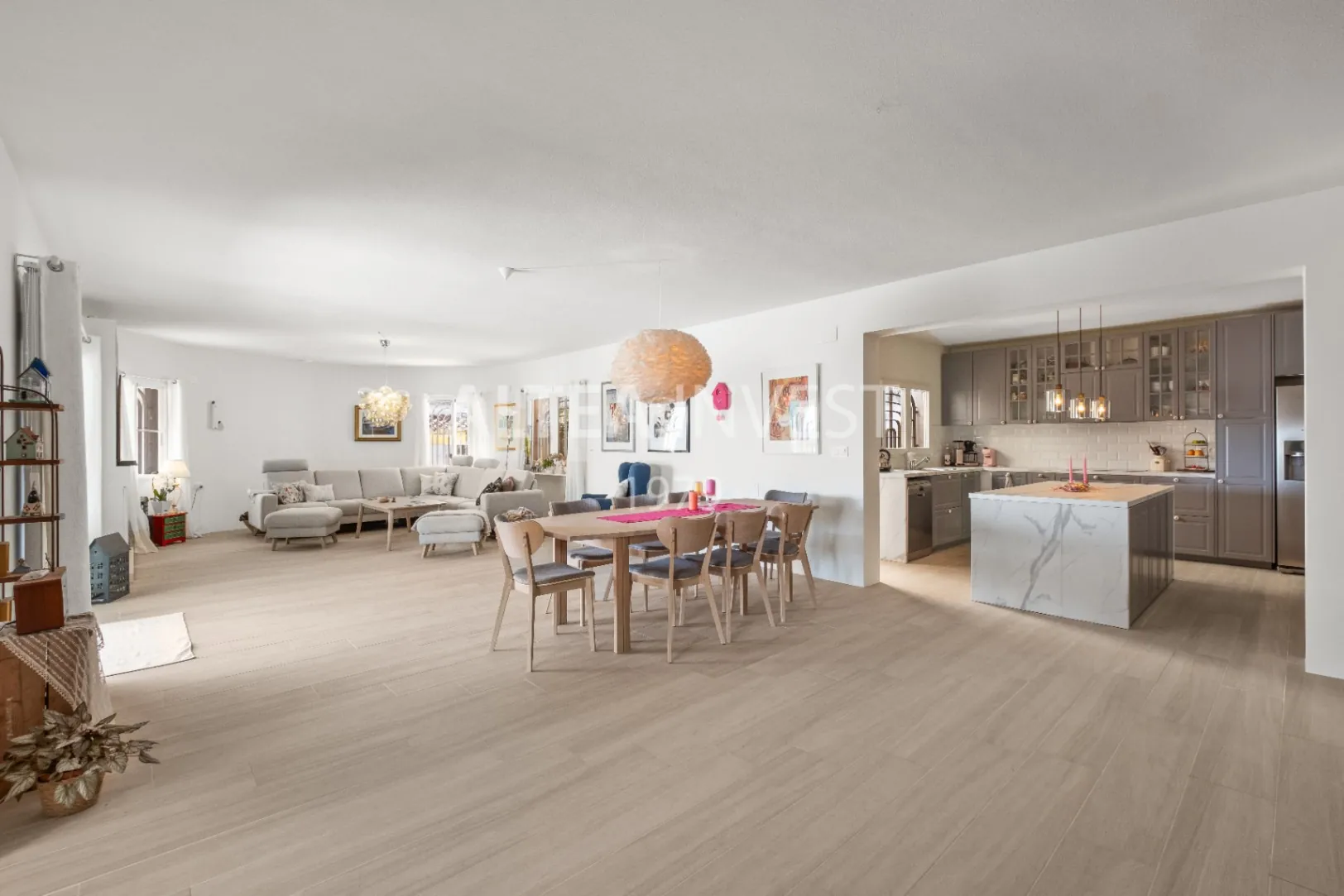 Spectacular villa completely renovated with stunning views of the Mediterranean Sea.