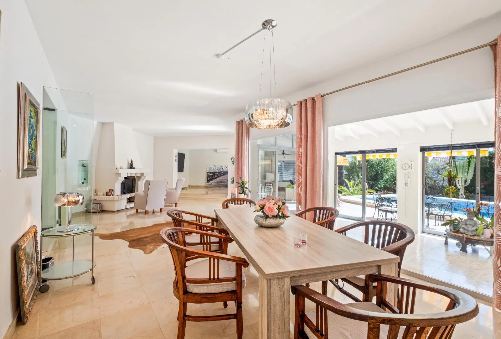Elegant Mediterranean Villa with Guest House in La Nucia