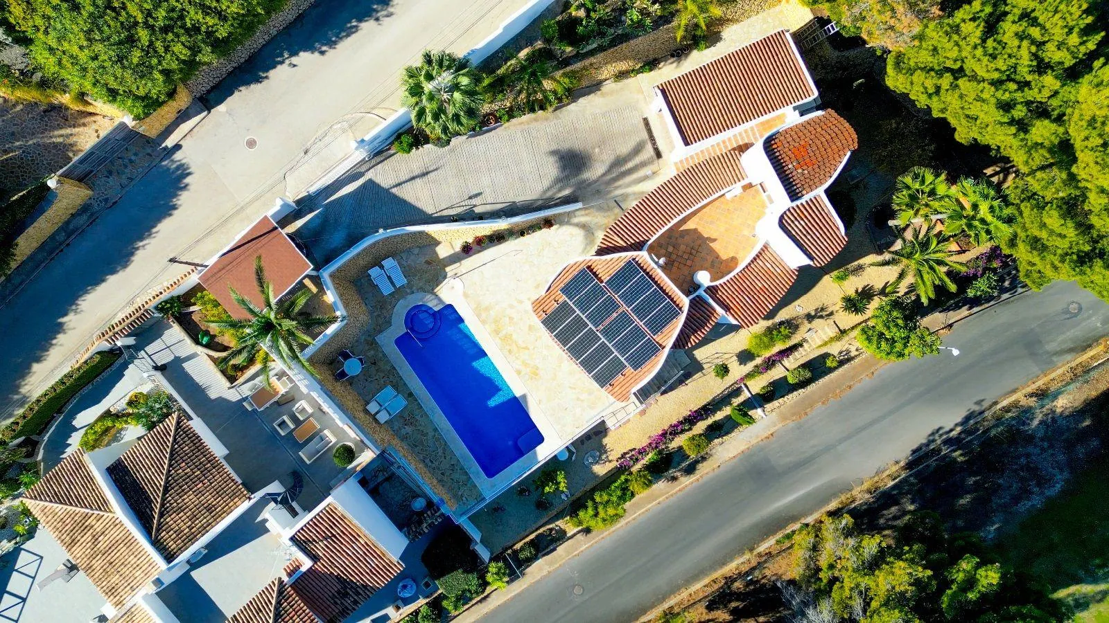 Mediterranean style villa in the privileged area of the Club de Golf.