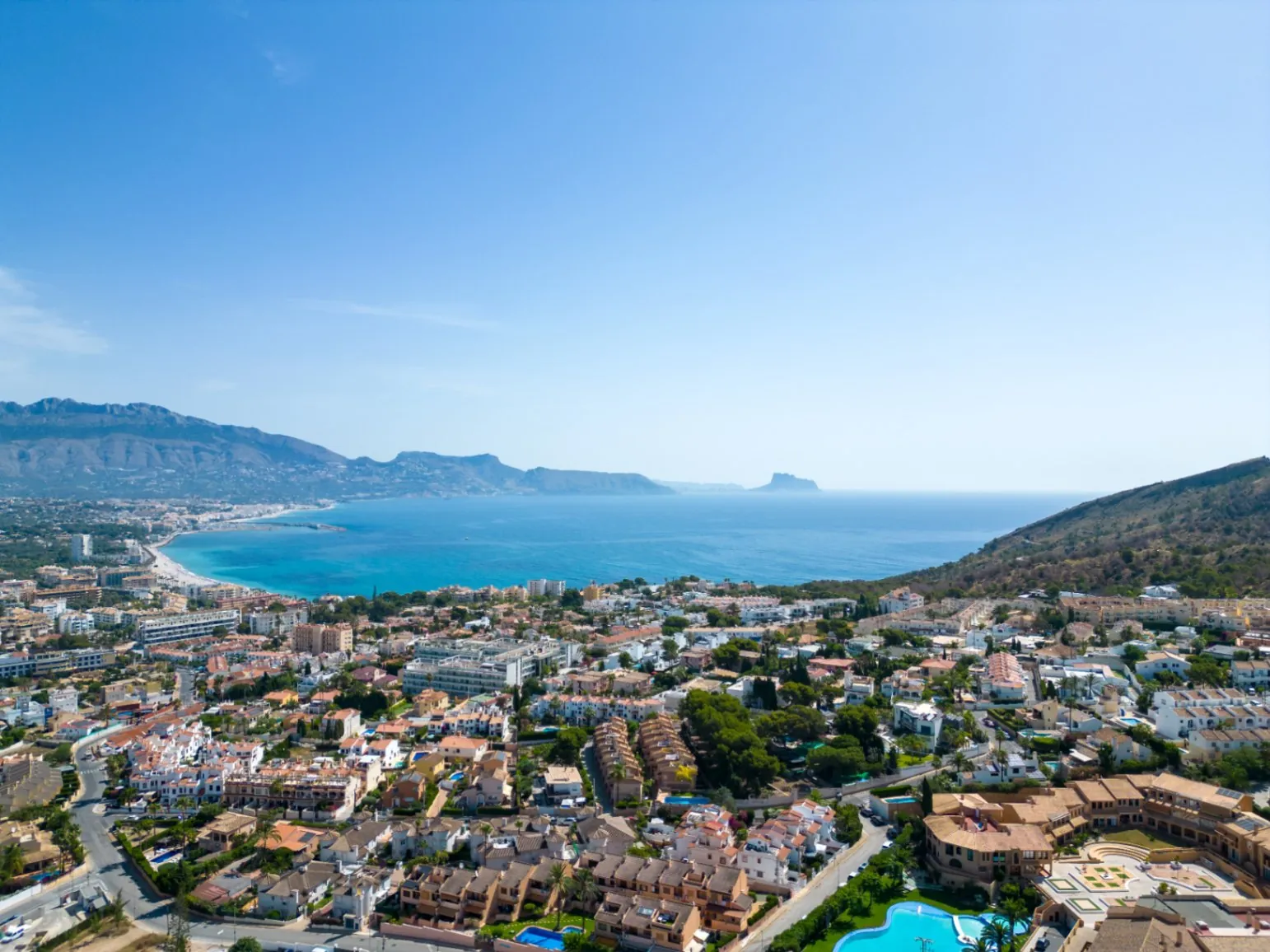 Where Tranquility Flourishes: House with Charming Garden and Pool in Albir