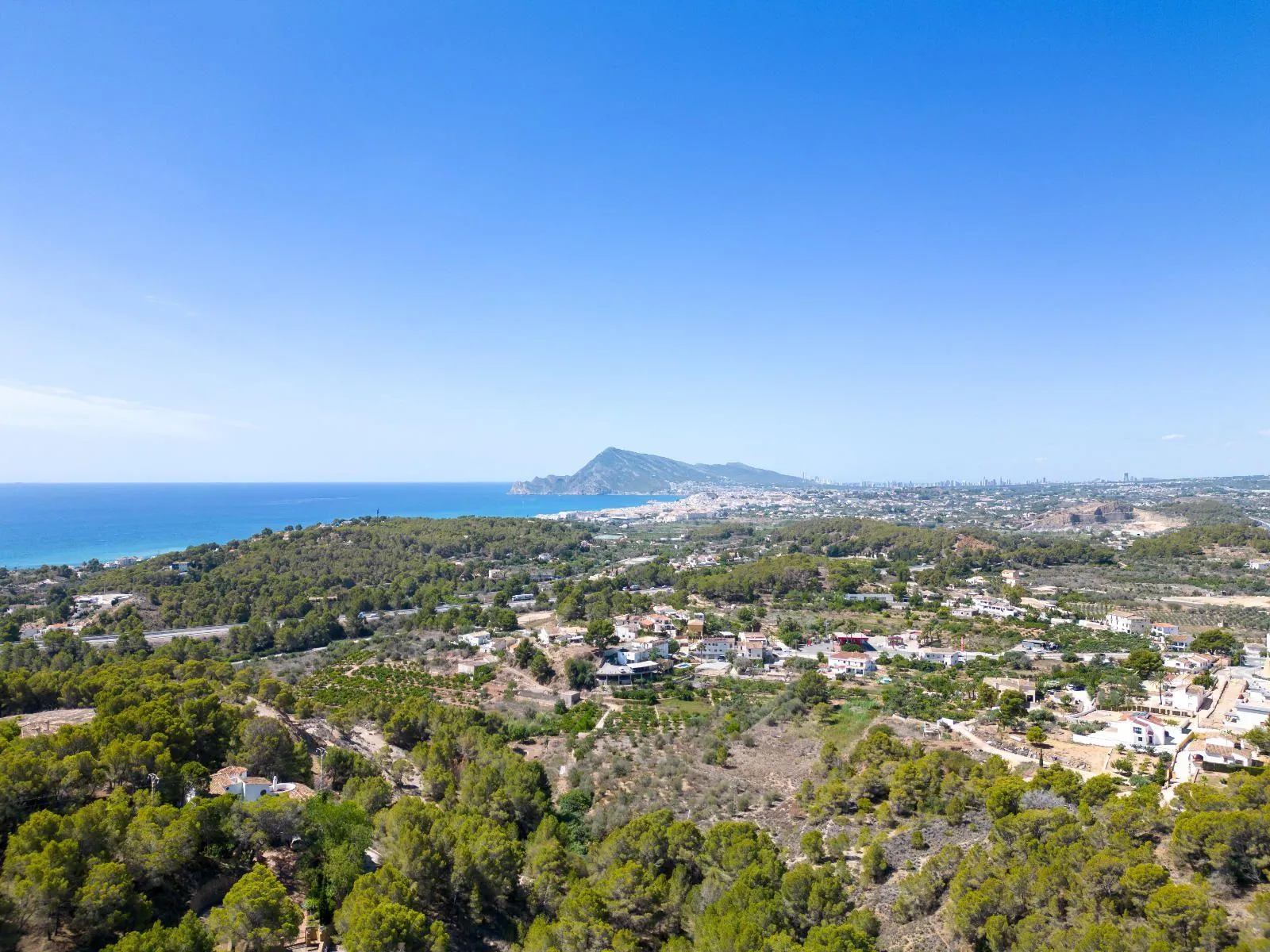 Cosy Mediterranean style villa with open views over the bay of Altea.