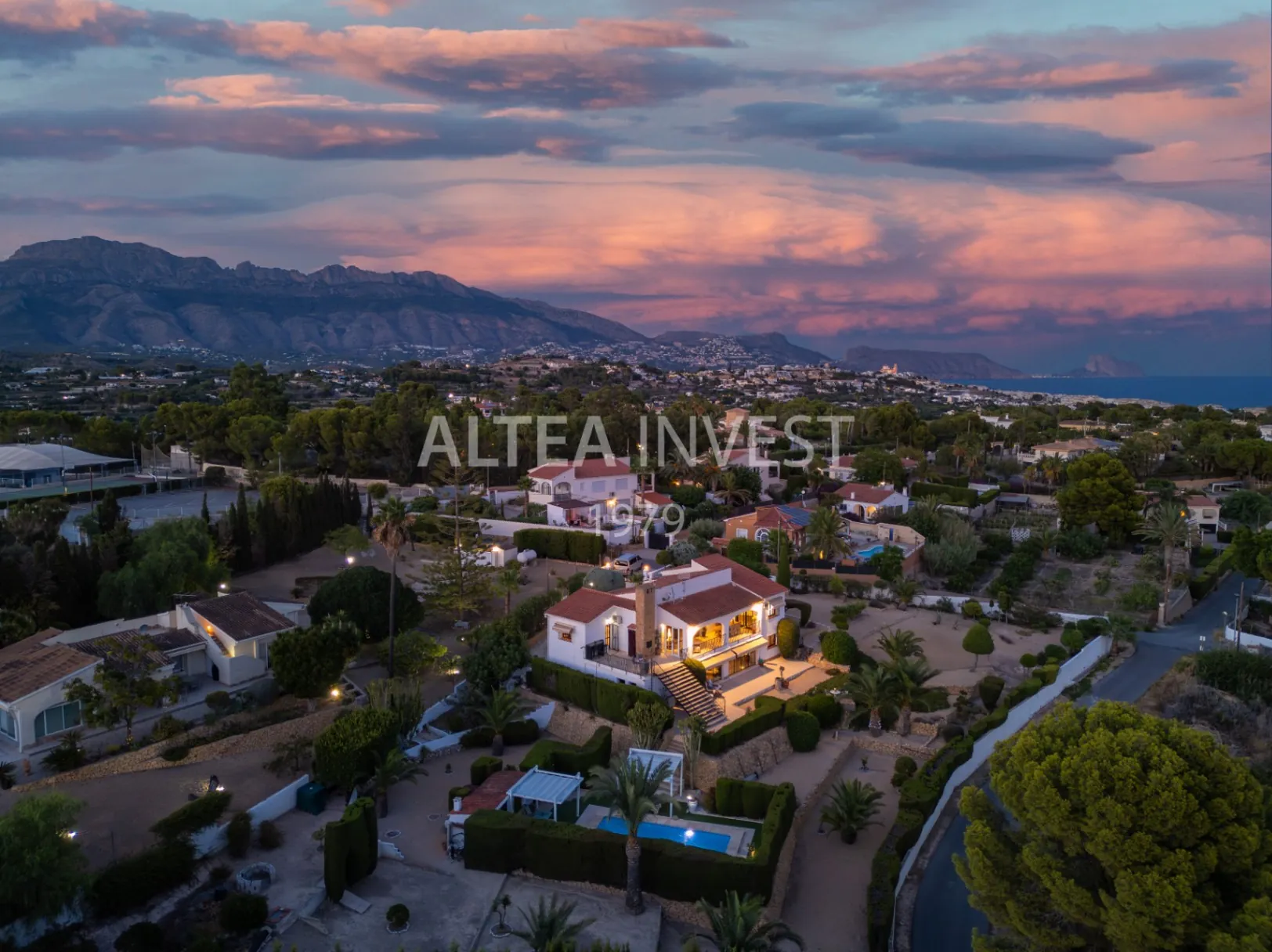 Exclusive Mediterranean-Style Chalet in El Planet