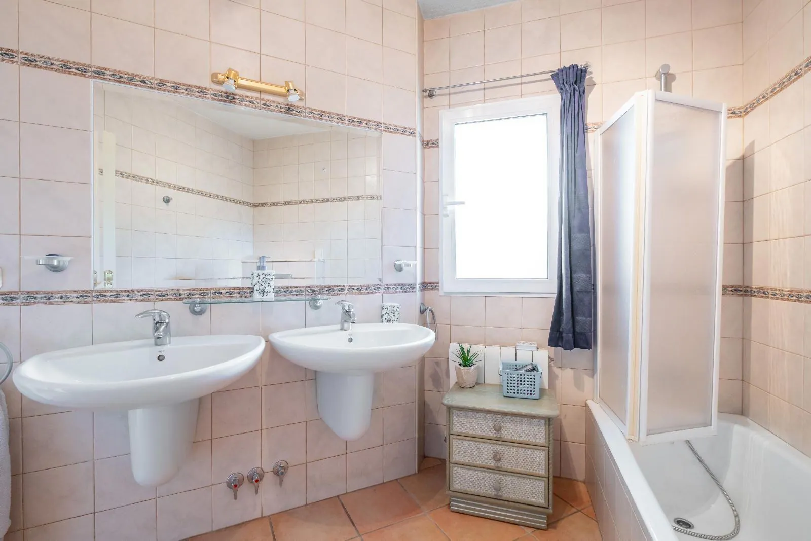 Single-storey villa in Alfaz del Pi: spaciousness, privacy, and heated pool