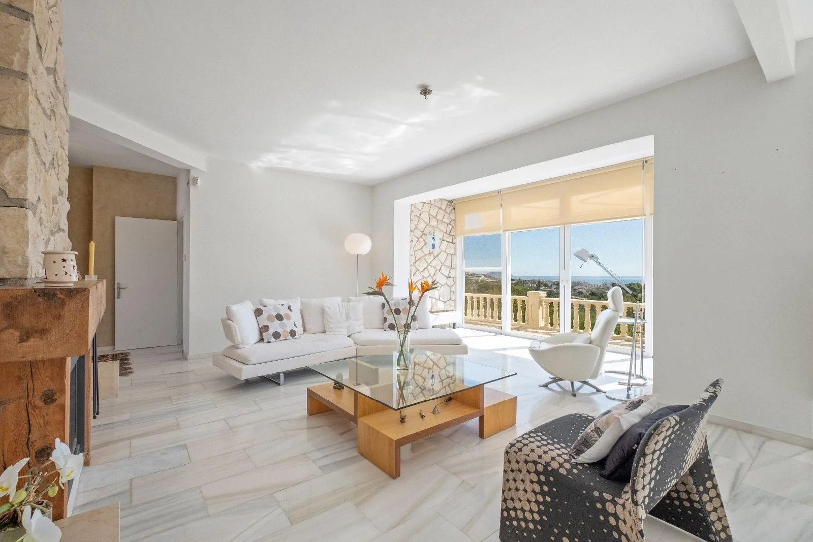 Luxurious and elegant villa with wonderful sea views