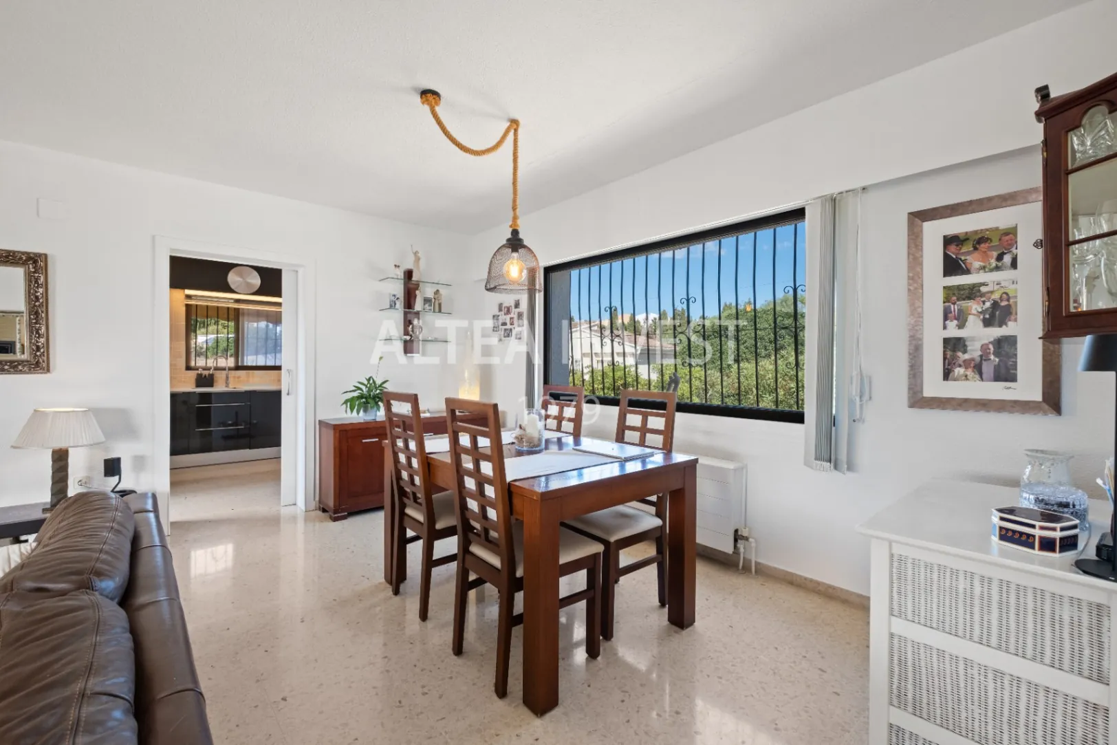 Exclusive Mediterranean-Style Chalet in El Planet