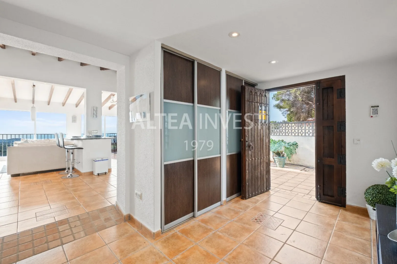 Charming Mediterranean Villa with Sea Views and Space to Enjoy