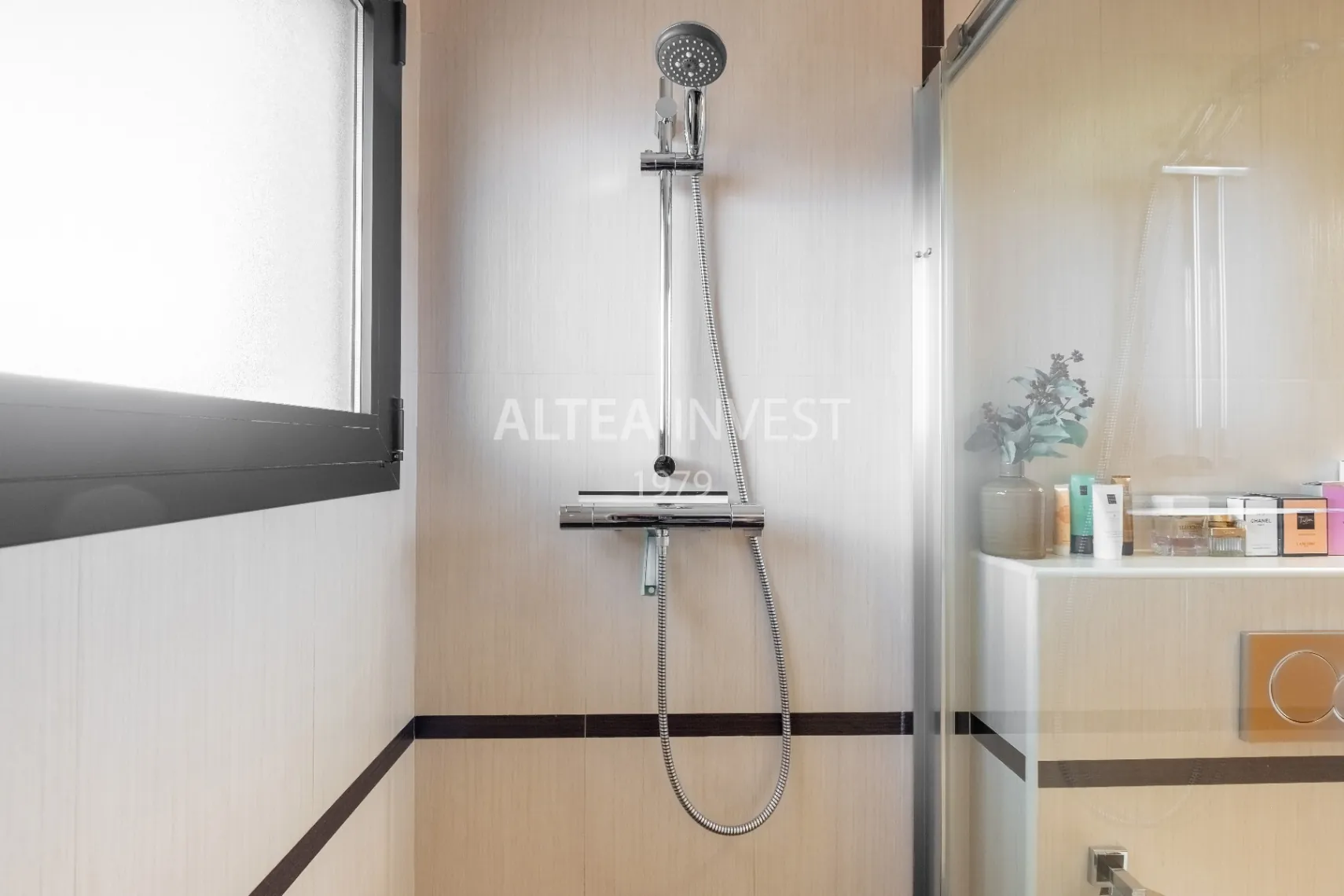 Penthouse with a large private terrace in Albir: comfort, light, and panoramic views.