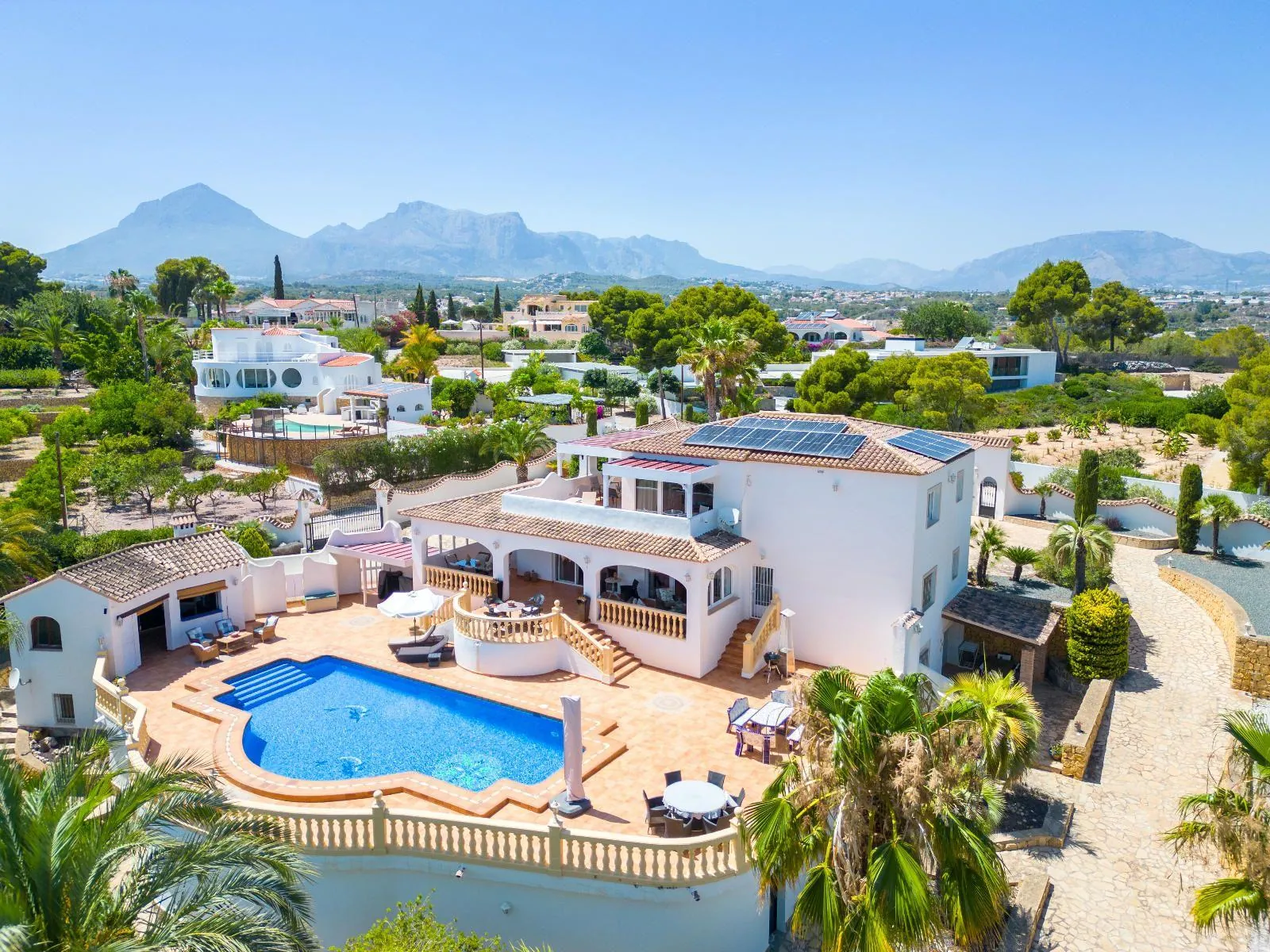 1311 - Elegant Mediterranean Villa with Large Plot and Panoramic Sea Views