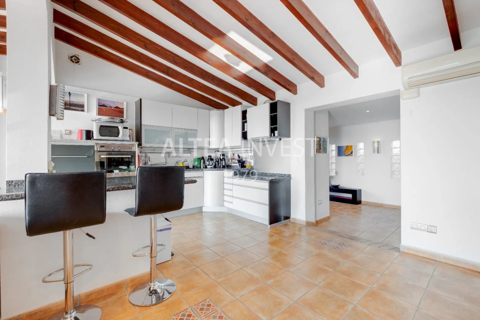 Charming Mediterranean Villa with Sea Views and Space to Enjoy