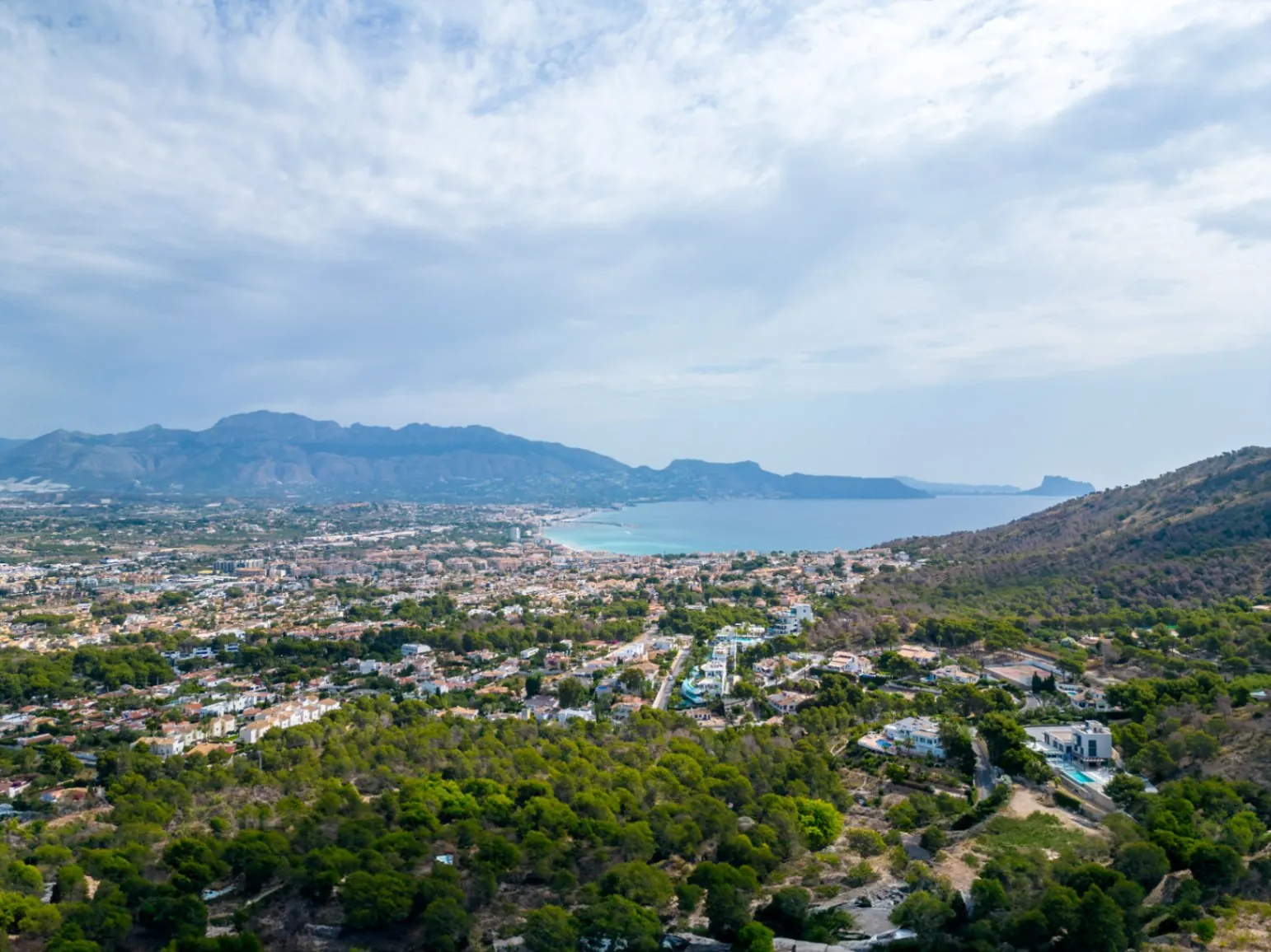 Two Villas – Nature, Privacy, and Versatility in a Unique Setting Next to Sierra Helada