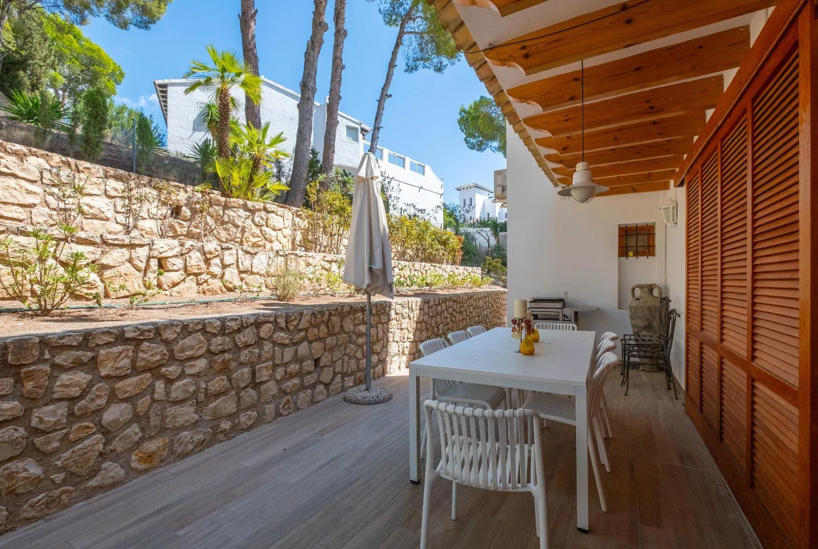 Elegant Mediterranean situated on the island of the golf course
