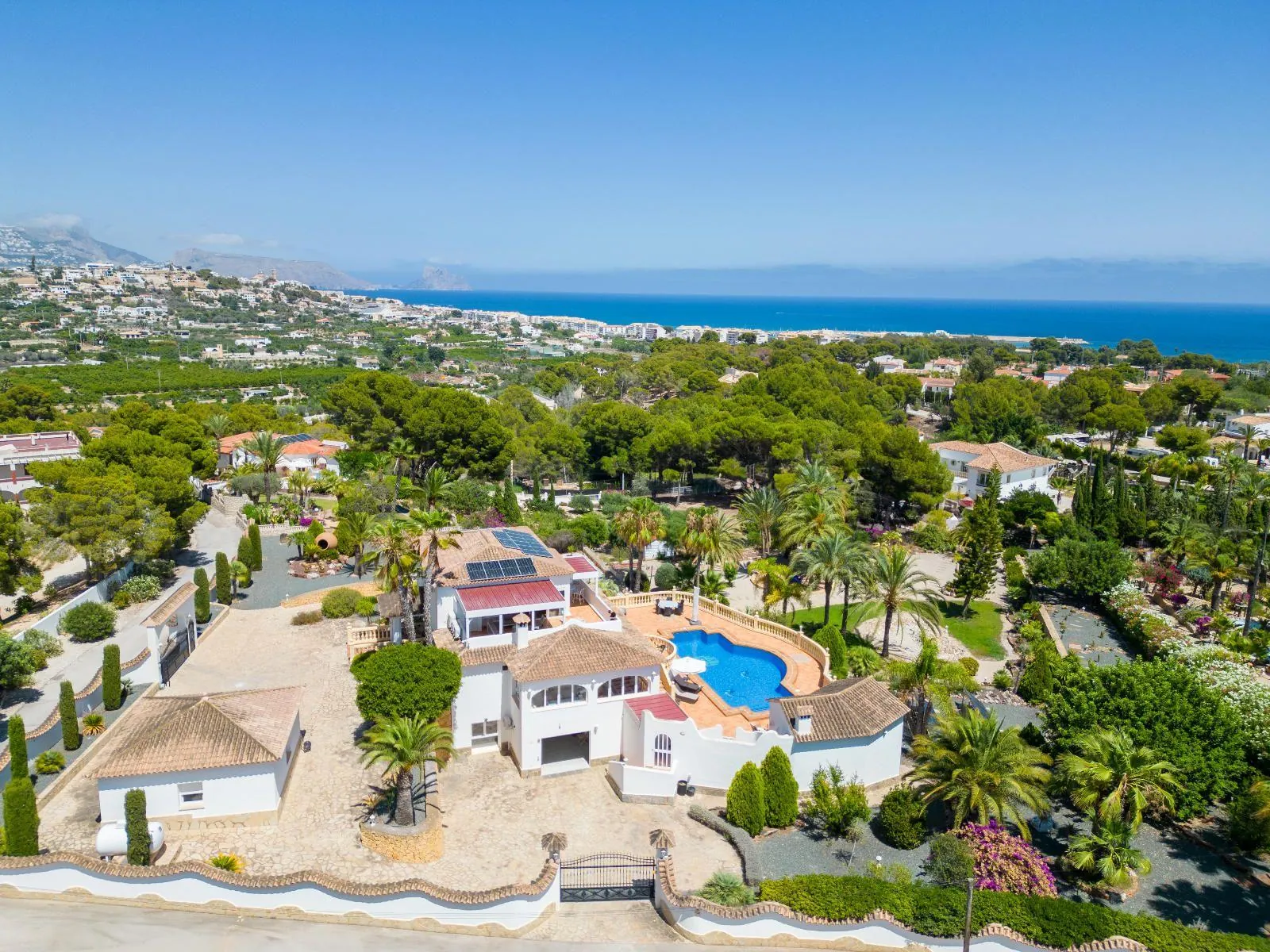 1311 - Elegant Mediterranean Villa with Large Plot and Panoramic Sea Views
