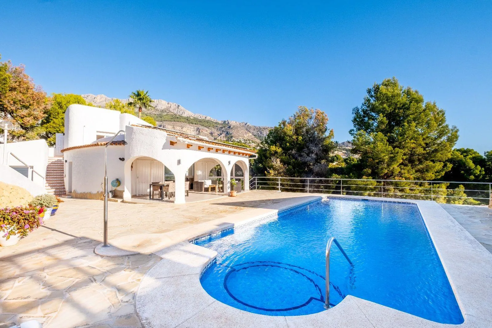Mediterranean style villa in the privileged area of the Club de Golf.