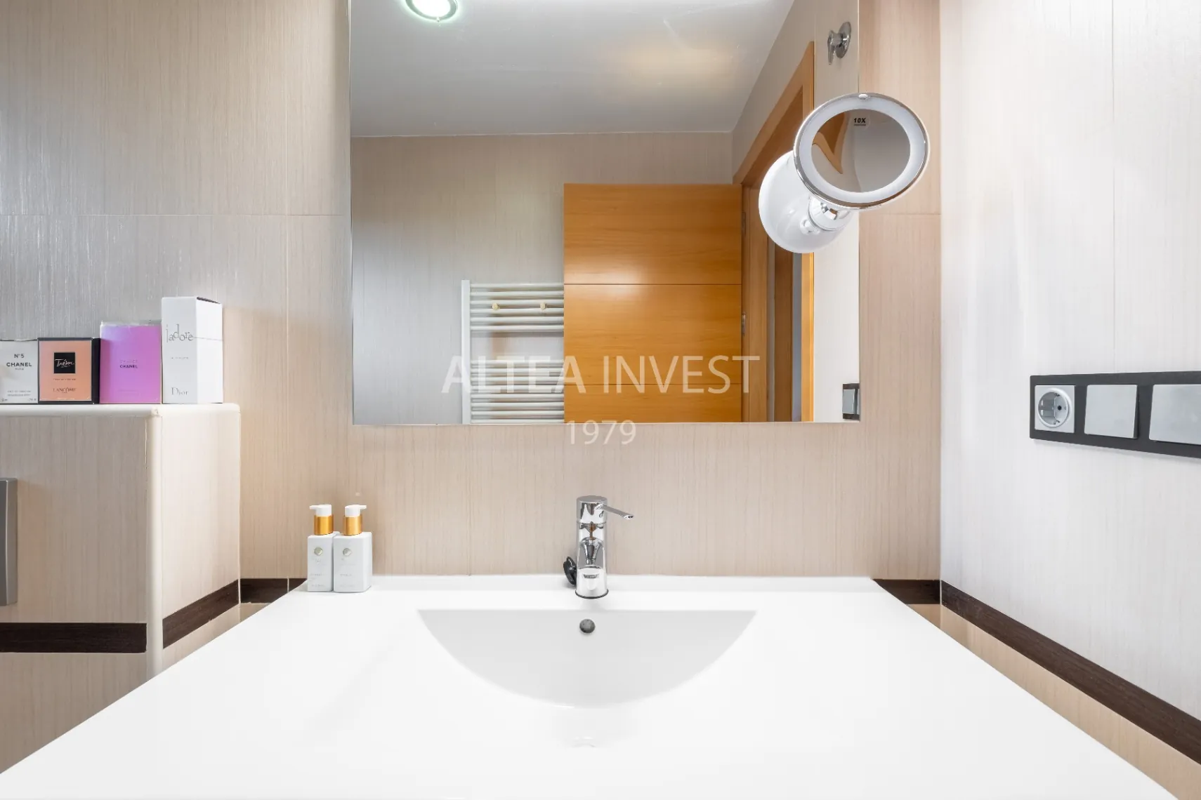Penthouse with a large private terrace in Albir: comfort, light, and panoramic views.