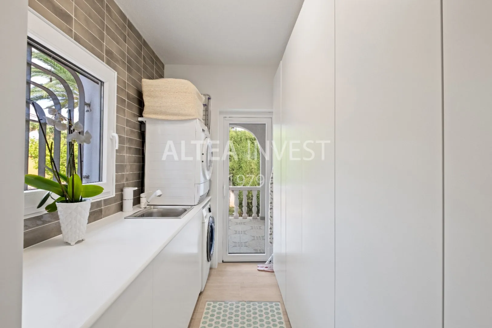Spectacular villa completely renovated with stunning views of the Mediterranean Sea.