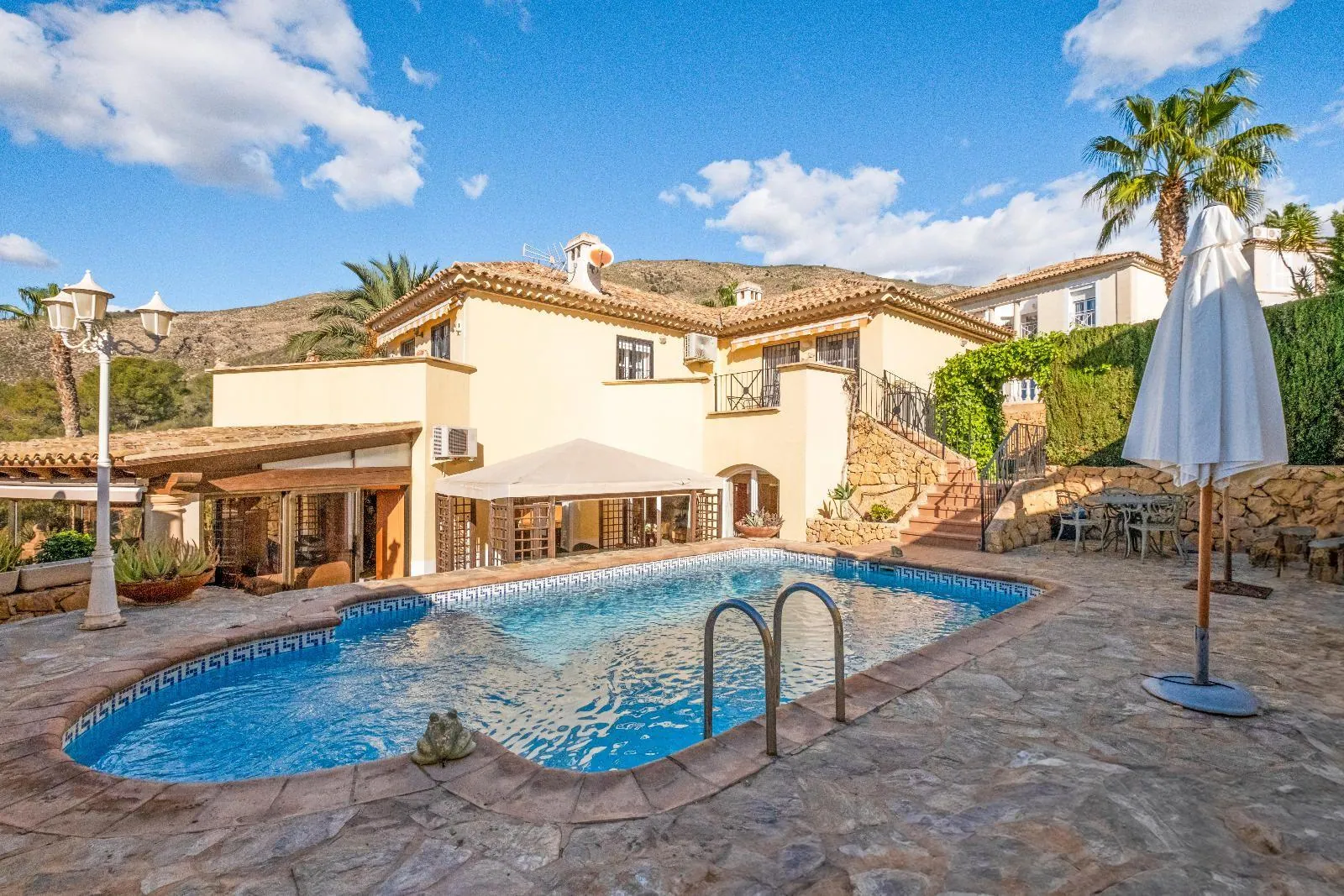 Exquisite Modern Villa with Stunning Views in Finestrat