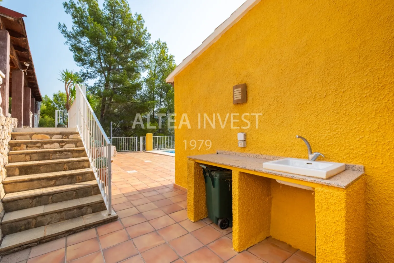 Charming Mediterranean Villa with Sea Views and Space to Enjoy