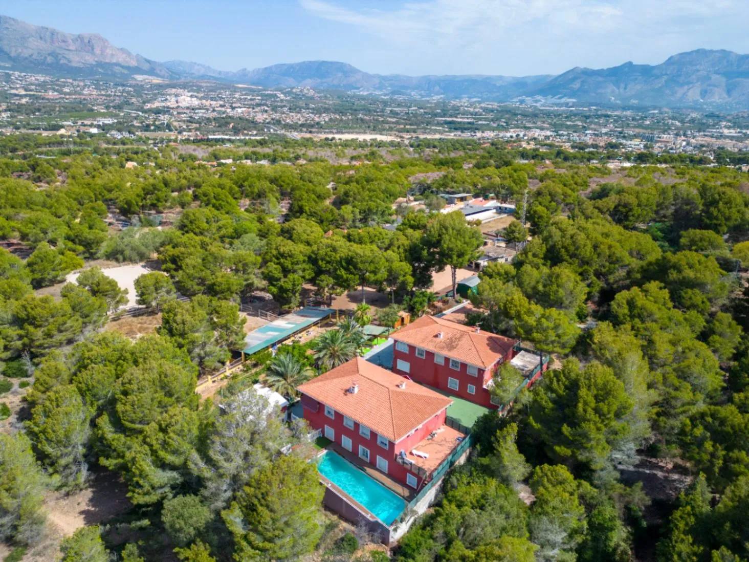 Two Villas – Nature, Privacy, and Versatility in a Unique Setting Next to Sierra Helada