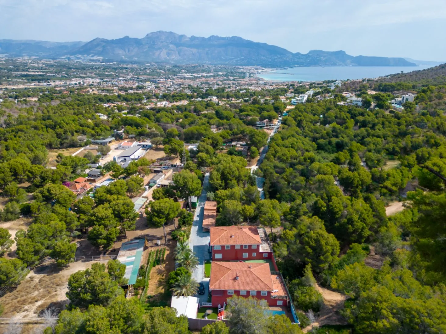Two Villas – Nature, Privacy, and Versatility in a Unique Setting Next to Sierra Helada